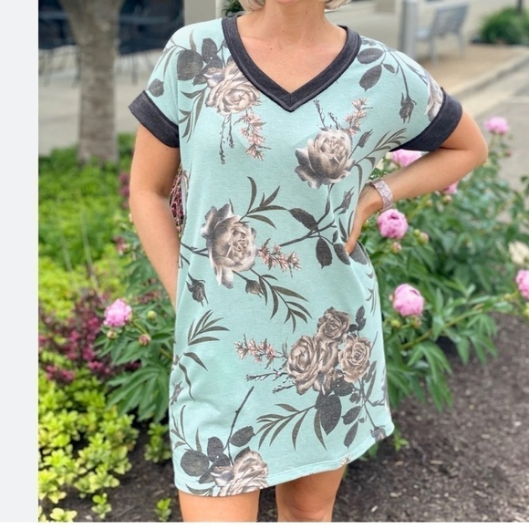 White Birch A Little Something Sweet Dress in Mint Women’s Size Small - Picture 2 of 12